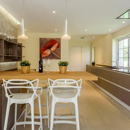 Casa *